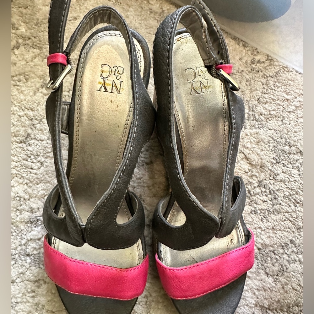 Women’s wedges size 6 NY&C sandals grey and pink